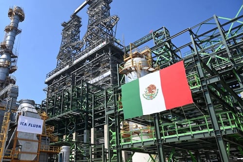 Pemex confirma muerte de trabajador tras incendio en refinería de Salina Cruz