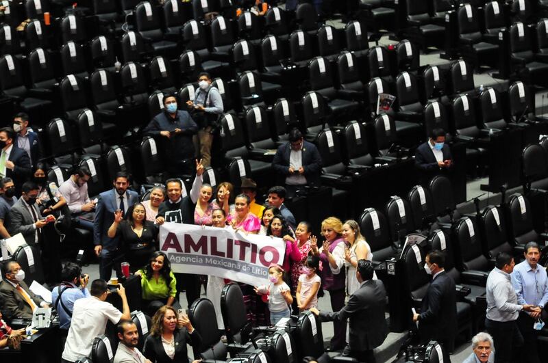 CIUDAD DE MÉXICO, 18ABRIL2022.- Sesión ordinaria en la Cámara de Diputados donde se discute la aprobación de la Ley Minera enviada por el Ejecutivo, luego que el día de ayer la oposición evitará que la Reforma Eléctrica fuera aprobada. Ante la inminente realización de la sesión y discusión sobre la protección del Litio, las bancadas del PAN, PRI y PRD abandonaron la sesión. FOTO: DANIEL AUGUSTO /CUARTOSCURO.COM