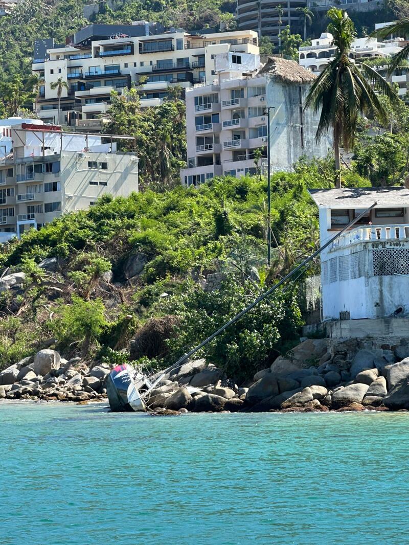 Acapulco-huracán-otis-yates-barcos