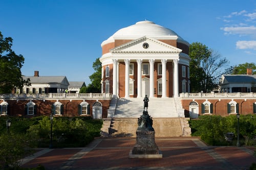 Activan alerta por tirador activo en la Universidad de Virginia