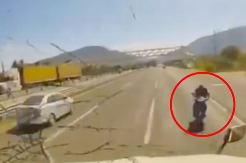 Conductor de tráiler atropella a motociclista que conducía en sentido contrario