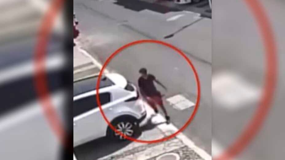 En redes sociales circuló el video cuando el agresor se retiraba del sitio del ataque en la camioneta de su exesposa.