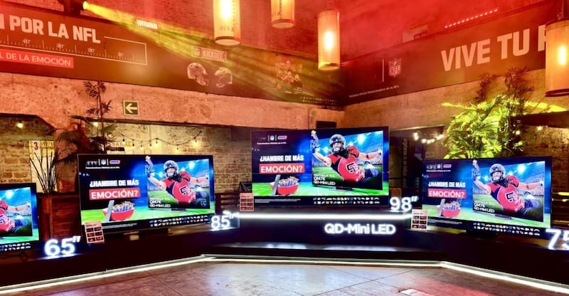Gracias a las últimas tecnologías, las nuevas pantallas evitan los desenfoques, tienen sonido envolvente, imagen con gran nitidez y ofrecen una experiencia inmersiva para vivir cada jugada como si estuvieras en el estadio