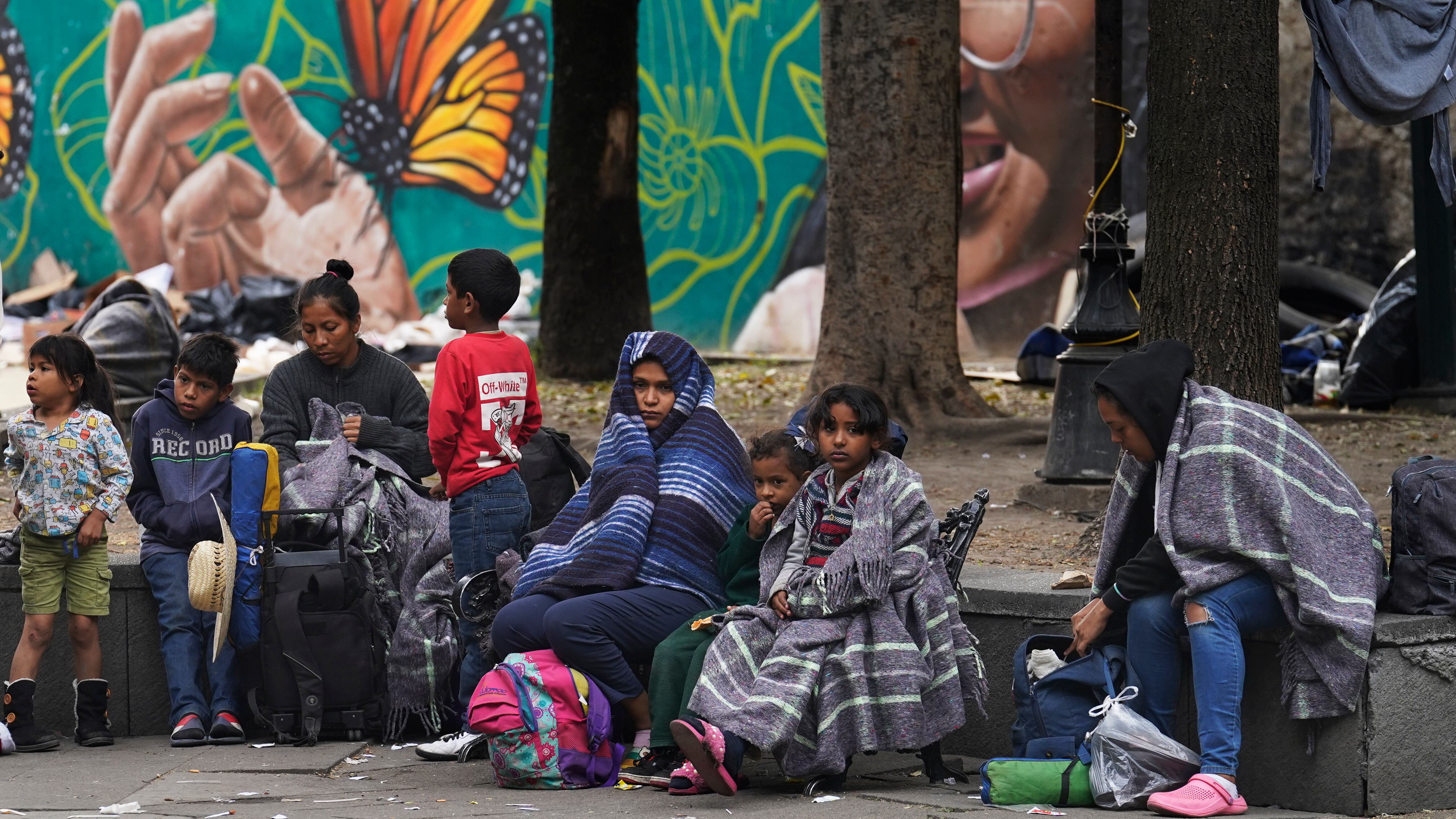 Venezuela recibe 122 migrantes en segundo vuelo de repatriación desde México