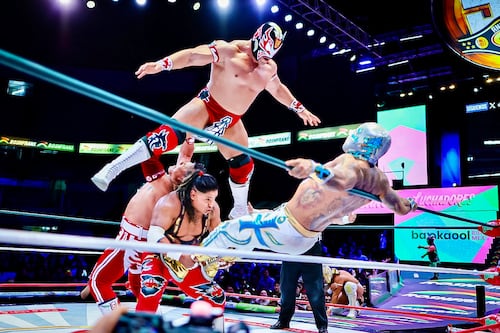 Los Guerreros Laguneros conquistan la victoria en un evento épico de lucha libre