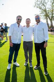 El reconocido empresario Benjamín Salinas Sada dio el esperado banderazo de salida a la tercera edición del prestigioso Mexico Open, consolidándose como una destacada fecha en el circuito de la PGA. El torneo se llevará a cabo del 22 al 25 de febrero, prometiendo emocionantes momentos en el mundo del golf.

Destacando la participación de 16 jugadores latinos, la edición de este año contará con la presencia de ocho talentosos mexicanos. Entre ellos, se encuentran nombres destacados como Raúl Pereda, Roberto Díaz, Álvaro Ortiz, Sebastián Vázquez, Rodolfo Cazaubón, Santiago de la Fuente, José Antonio Safa y Omar Morales.

La presencia de estos golfistas locales añade un toque especial al evento, generando una gran expectación entre los fanáticos del golf en México y más allá. La competencia promete ser intensa, consolidando al Mexico Open como un referente en el calendario deportivo.

Los aficionados pueden esperar días emocionantes llenos de habilidad y destreza en el campo, donde estos destacados representantes de la región buscarán conquistar el prestigioso título del Mexico Open. La comunidad golfista aguarda con entusiasmo la llegada de esta emocionante cita que promete dejar huella en el mundo del deporte.

¡Prepárense para vivir la emoción del golf con la tercera edición del Mexico Open del 22 al 25 de febrero!
