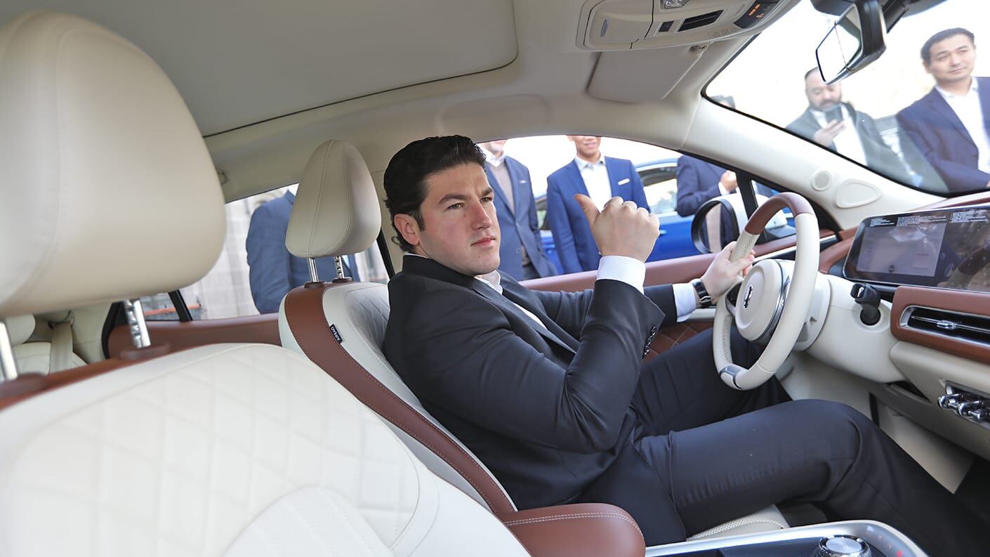 El gobernador probó una de las unidades producidas por Great Wall Motors.