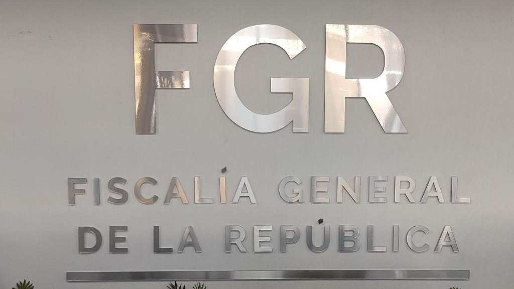 Se iniciaron investigaciones para localizar al agente, pero no han dado resultados.