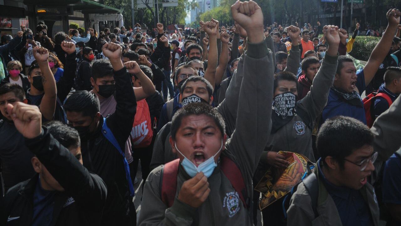 Marcha por los 8 años de Ayotzinapa