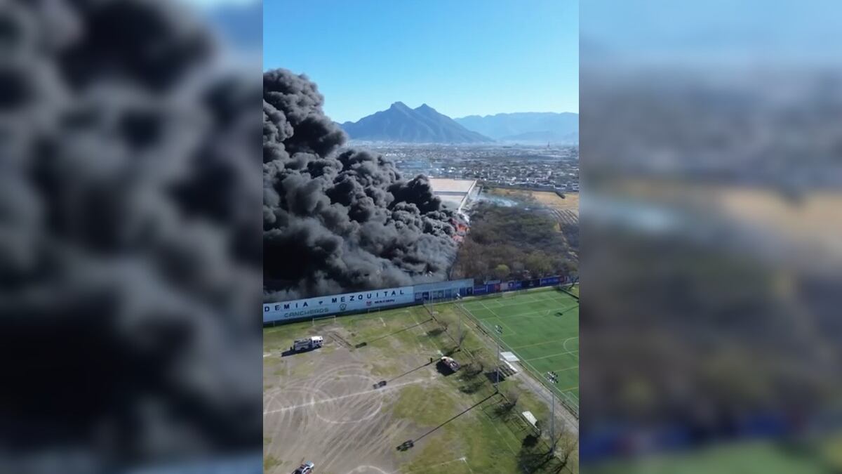 El incendio se propagó a nueve bodegas.