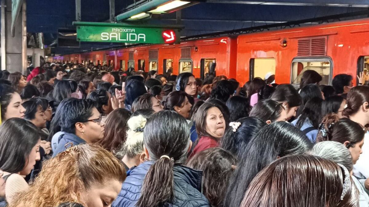 Línea-8-del-Metro-cdmx-usuarios-alegan-desalojo
