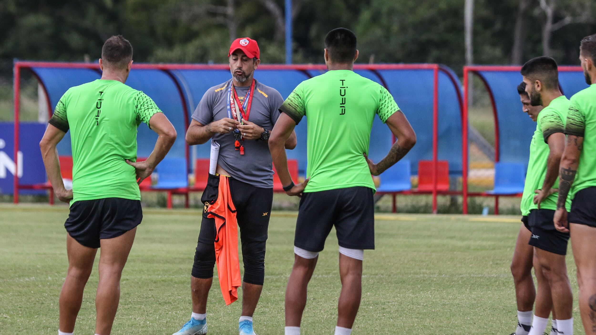 Equipo de futbol se ve obligado a jugar con 7 jugadores por coronavirus
