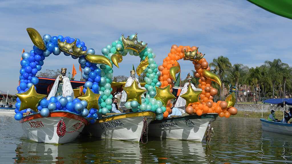 En el evento principal, el recorrido por la laguna, habrá limitaciones en la cantidad de personas que acompañen a Melcho, Gaspar y Baltazar.