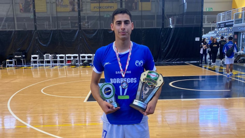 Alejandro Alcaraz, promesa del voleibol mexicano.