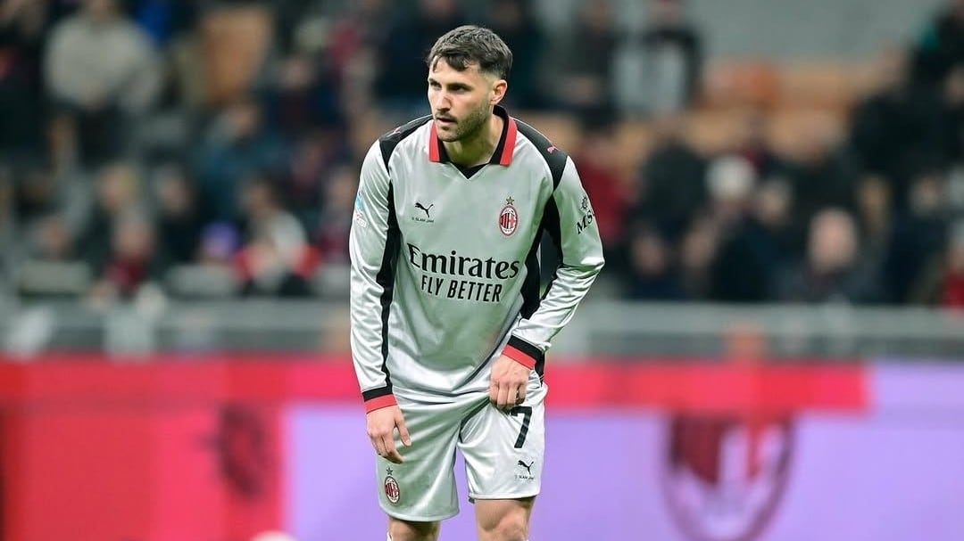 Santiago Giménez volvió a jugar después de cinco meses.