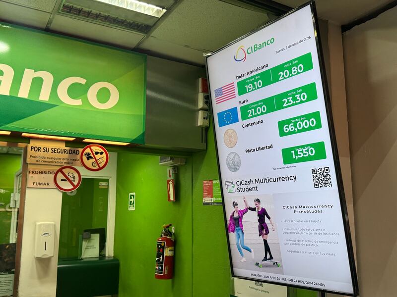Peso mexicano se fortalece frente al dólar pese a aranceles de Trump: 19.10 en aeropuertos