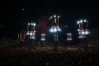 Luego de esperar casi siete años, Metallica regresó a México para reencontrarse con sus fanáticos en el recién inaugurado Estadio GNP Seguros de la Ciudad de México, el cual fue testigo de una noche legendaria, en donde la agrupación realizó un recorrido por algunas de las etapas que marcaron su carrera a través de discos como ‘Master of Puppets’ y ‘Ride the Lightning’.