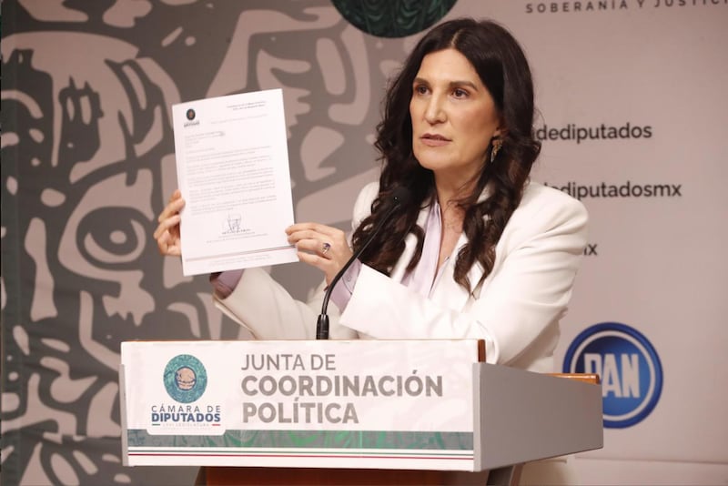 Kenia López Rabadán