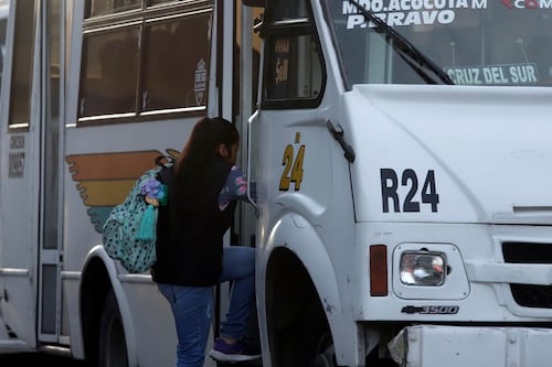 “El descuento sale de nuestro bolsillo”: transportistas piden quitar apoyo a estudiantes