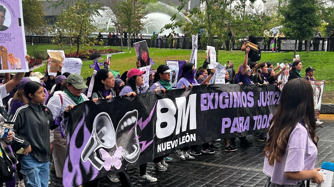 El contingente salió desde la Explanada de los Héroes.