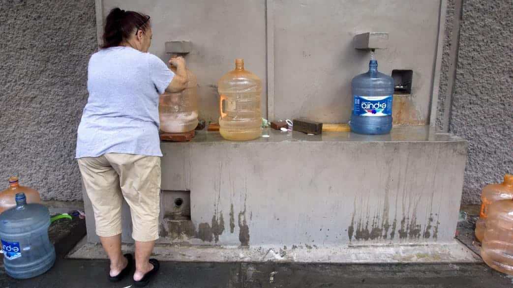 Como comunidad, añadió, la meta es que cada persona gaste únicamente 100 litros de agua al día.