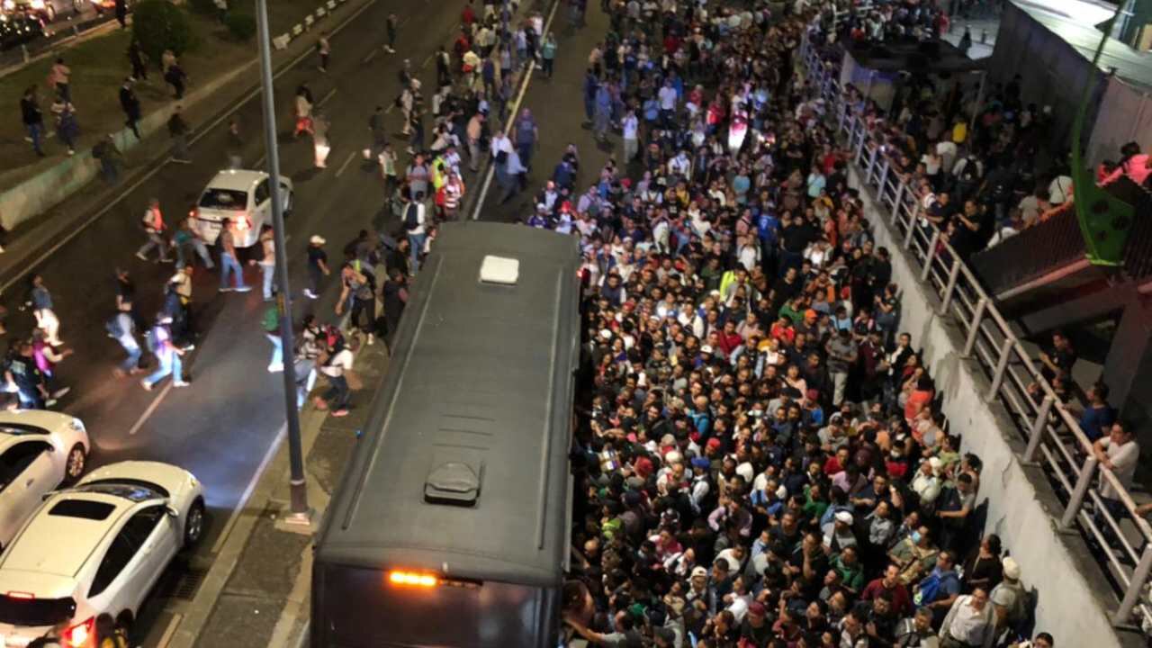 Calderón detalló que el tren 12 quedó sobre el aparato de vías ocasionándole daños, debido a que la conductora no respetó la señal de paro.