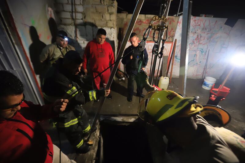Dos vecinos que presenciaron el momento del accidente dieron aviso a las autoridades.