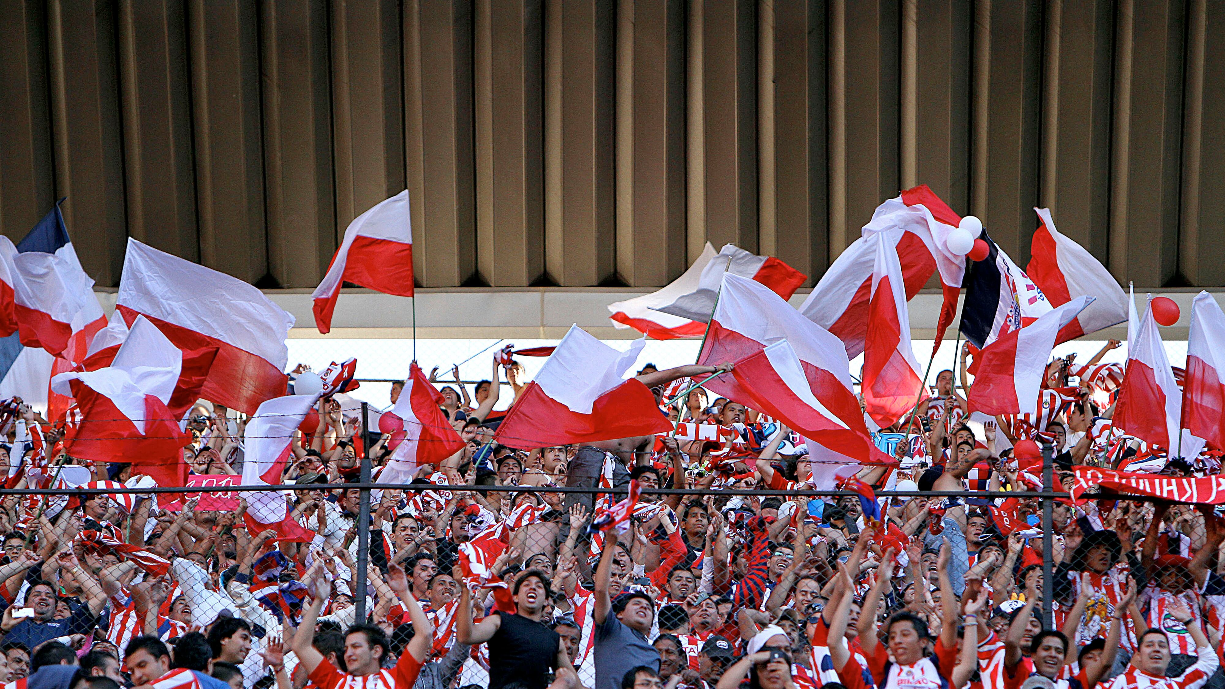 Foto de acción de los aficionados de las Chivas de Guadalajara durante juego de la semana14 del Apertura 2011. 23 October 2011. MEXSPORT/AGUSTIN CUEVAS