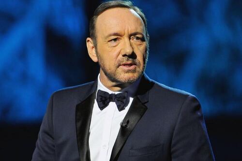 Kevin Spacey declaró en la corte que su padre lo obligó a “ocultar su homosexualidad”