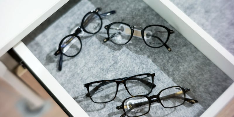 Un especialista explica cómo identificar la presbicia, sus señales, el impacto que tiene en la vida diaria y las tecnologías que permiten recuperar una visión cómoda a todas las distancias