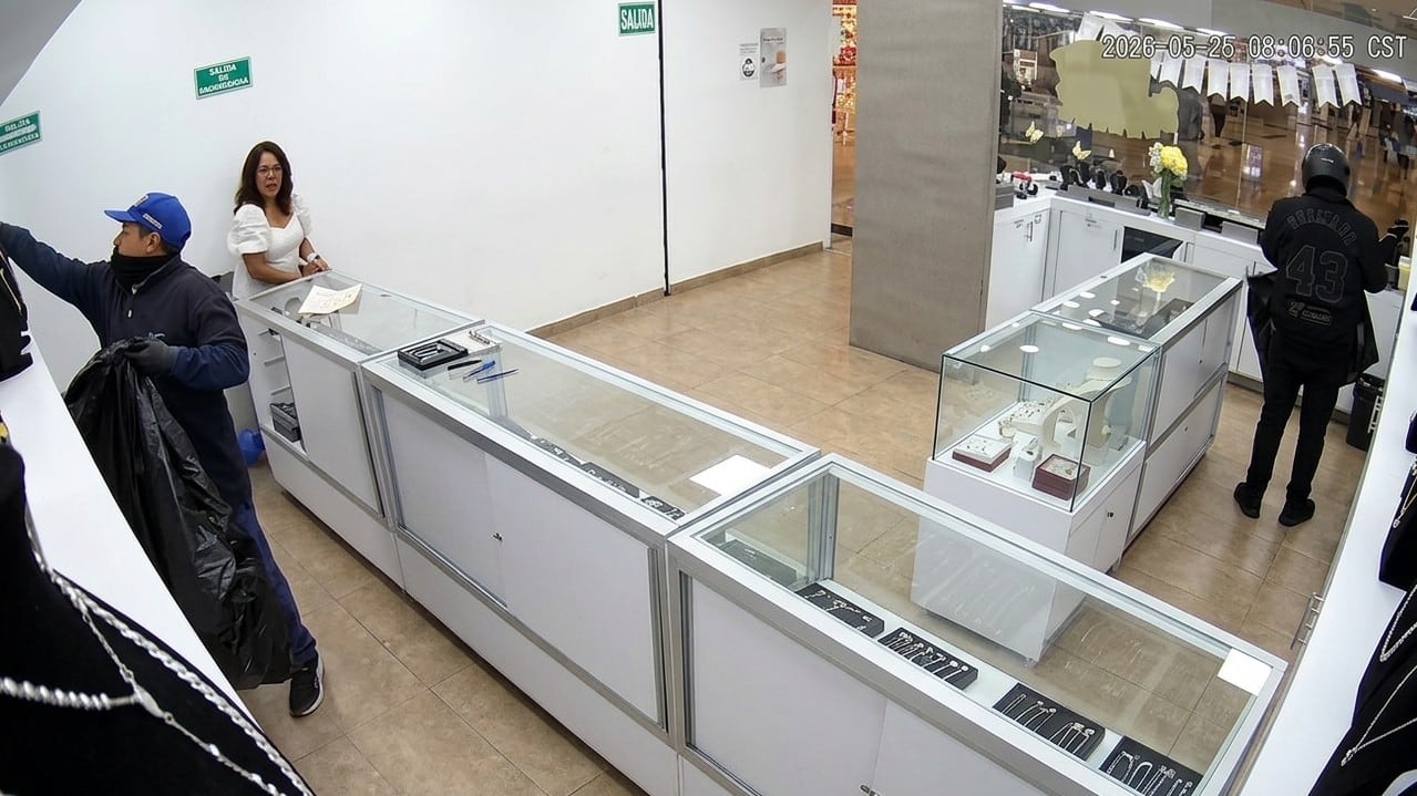 Desde que llegaron los asaltantes hasta que se retiraron del negocio pasaron 34 segundos.