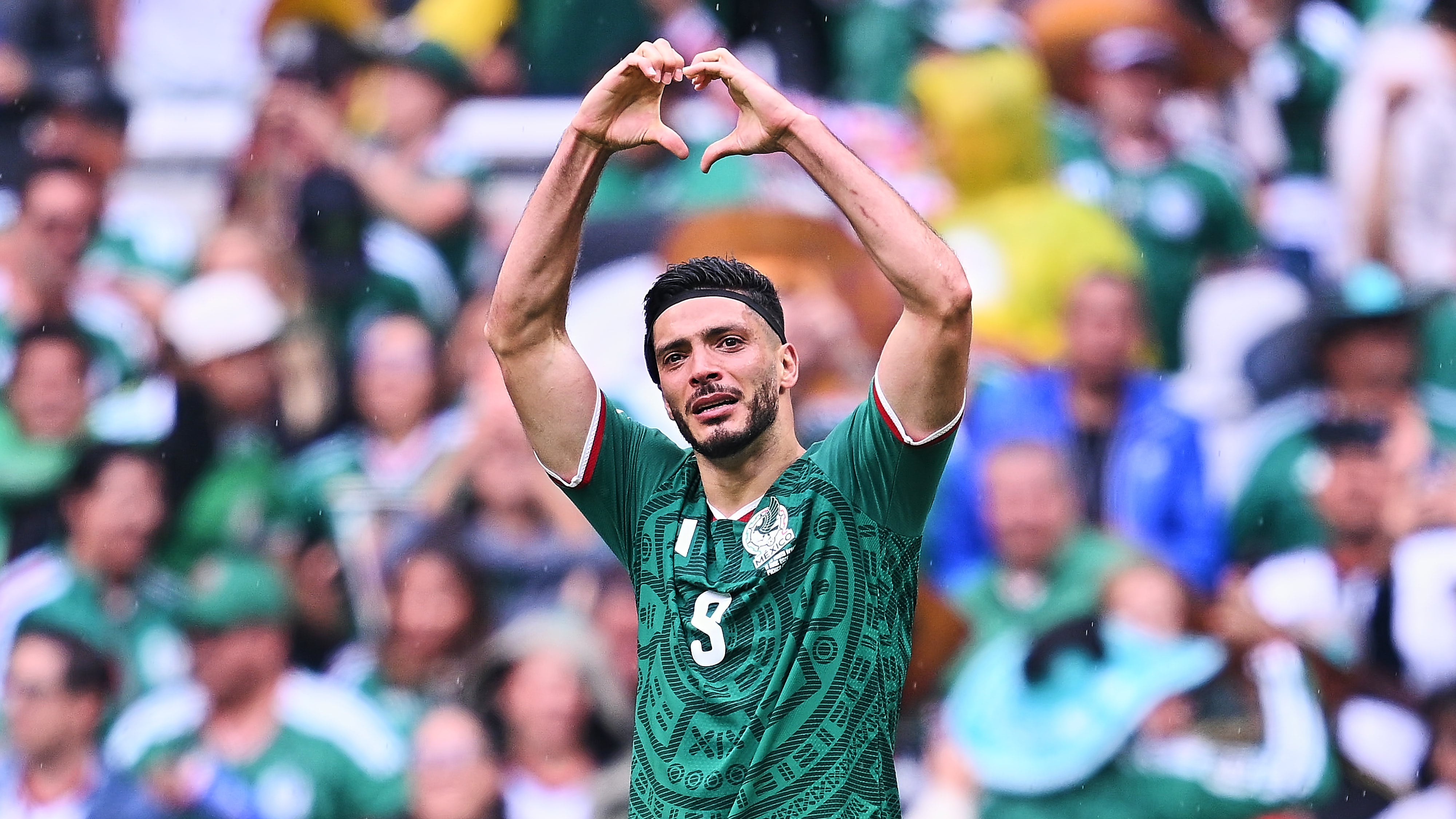Raúl Jiménez marca su primer gol en los mundiales