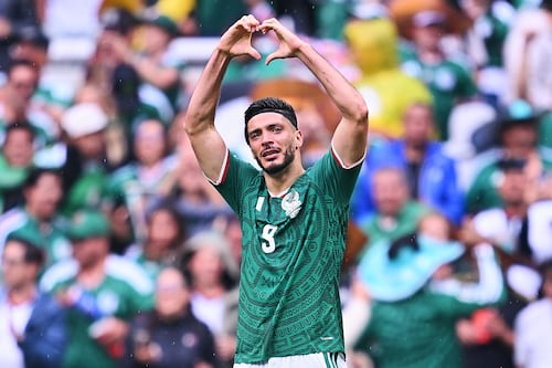 ¡Cayó el segundo! Raúl Jiménez rompe en llanto tras marcar su primer gol en un Mundial