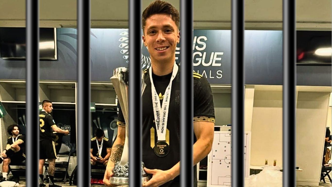 Rodrigo Huescas con la Selección Mexicana