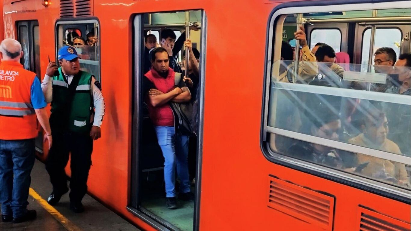 Trenes atascados debido al mal servicio del STC