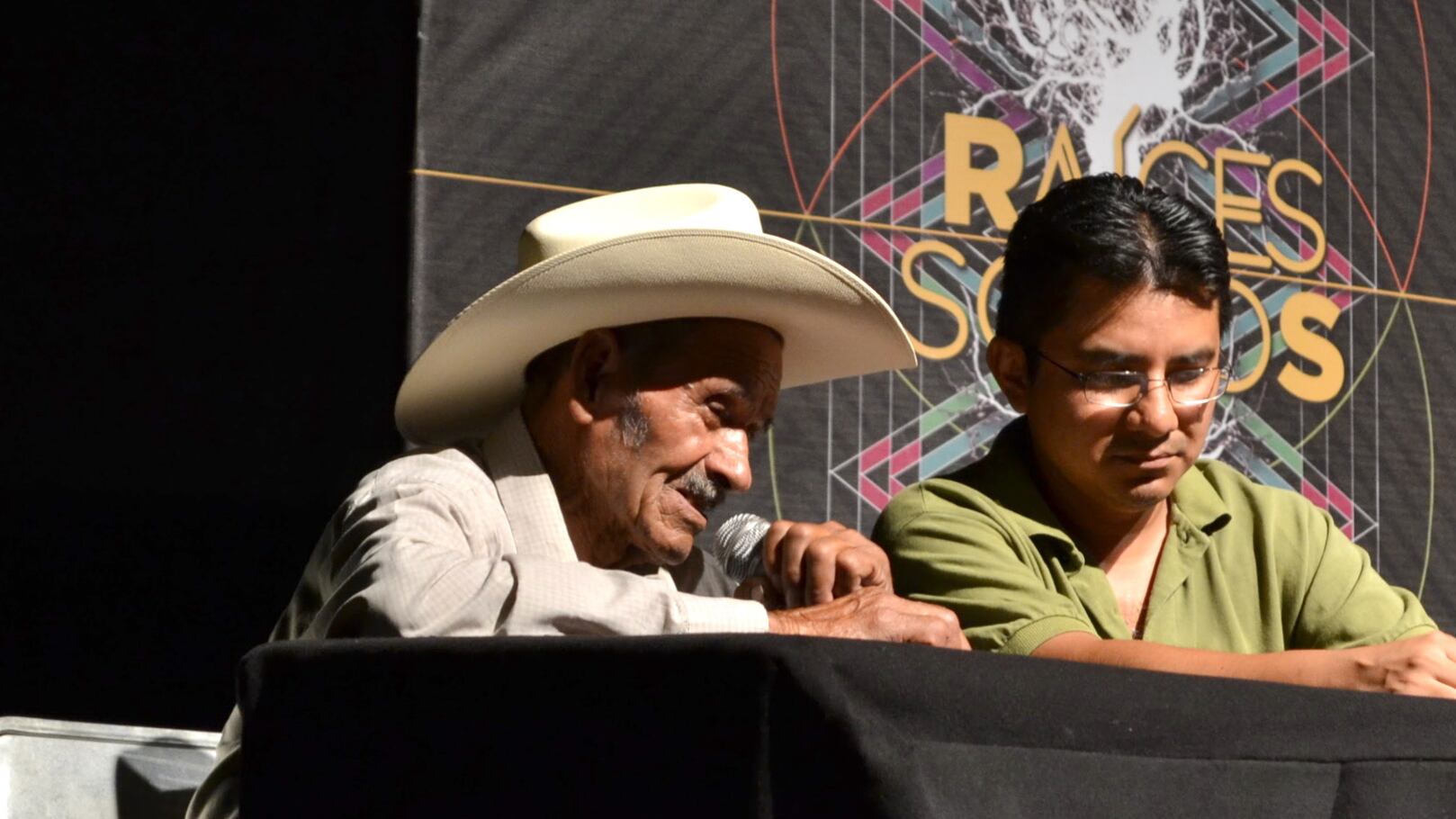 Considerado como un Tesoro Humano Vivo, fue homenajeado por institutos culturales de los tres niveles.