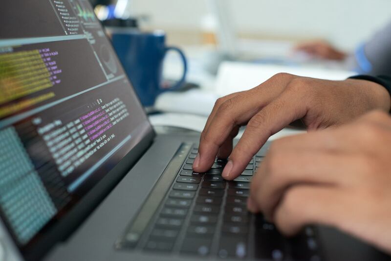 No todo es ChatGPT, Alejandra Contreras, experta en IA nos dice cómo sacarle el jugo a estas herramientas. Aprende a usarla de forma inteligente en tus estudios y prepárate para el mundo laboral, sin caer en el plagio ni los errores comunes