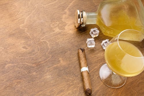 Entre humo y agave, así es la experiencia de combinar habano y tequila