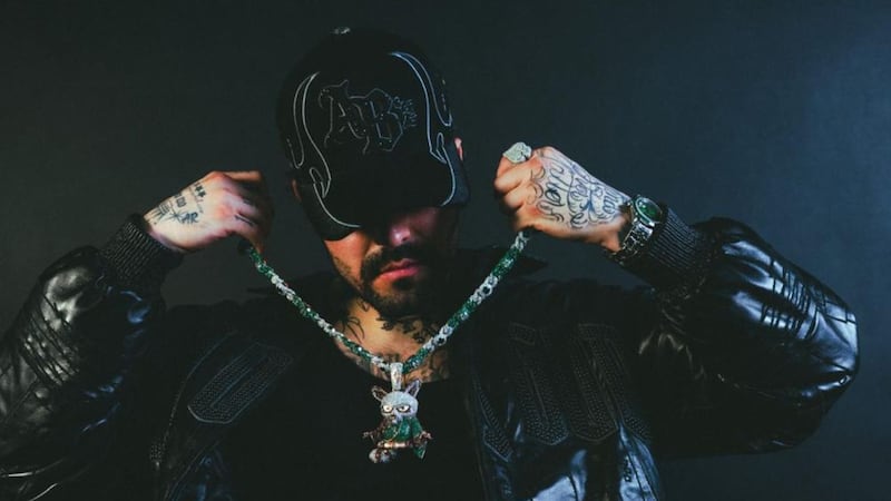 ¿Cuánto cuesta la lujosa cadena con un Maestro Shifu lleno de diamantes que recibió Adriano Zendejas?