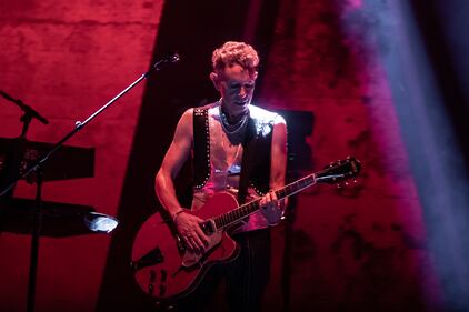 David Gahan, Martin Lee Gore y Andrew John Fletcher contagiaron a sus fanáticos con la energía de su gira ‘Memento Mori World Tour’, en la cual sorprendieron con temas como “Enjoy The Silence”, “Walking On My Shoes”, entre otros.