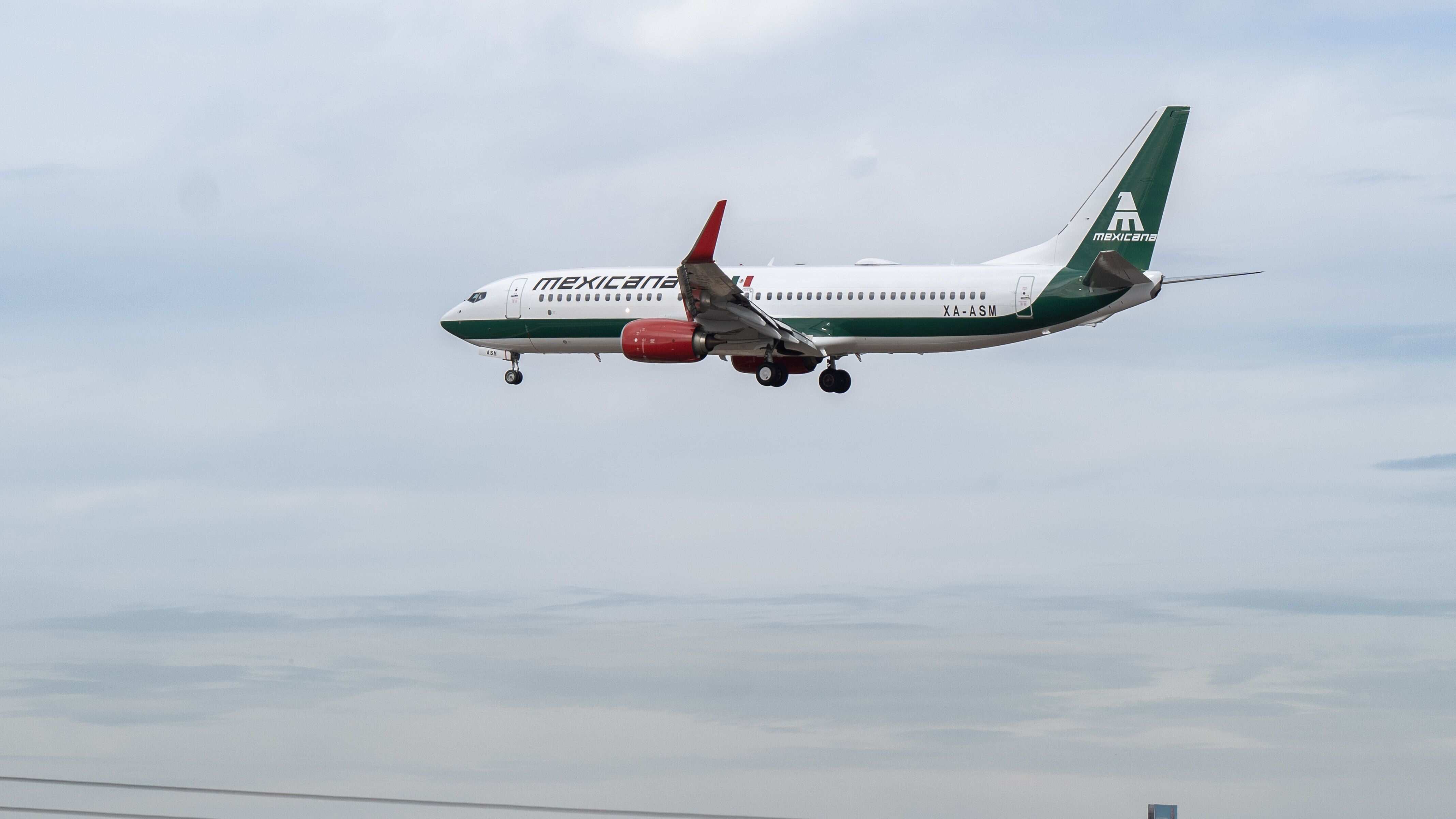 TIJUANA, BAJA CALIFORNIA, 18DICIEMBRE2023.- Iniciaron los vuelos de certificación para la aerolínea del Estado, el vuelo de Mexicana de Aviación MXA1200 operado con el avión tipo Boeing 737-8MC salió del AIFA al aeropuerto internacional de Tijuana. Durante los próximos días se estarán observando las aeronaves en un intenso programa de prueba para poder estar listas para iniciar operaciones el próximo 26 de diciembre. FOTO: OMAR MARTÍNEZ/ CUARTOSCURO.COM