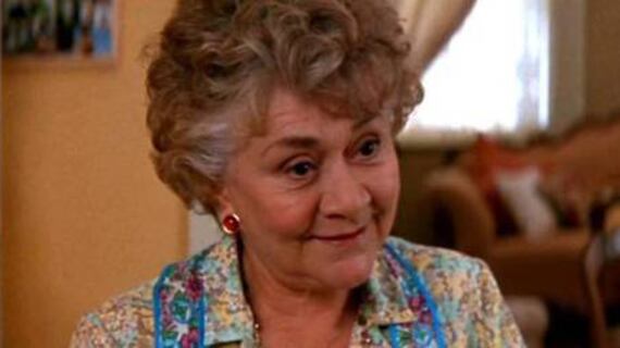 Joan Plowright em '101 Dálmatas'