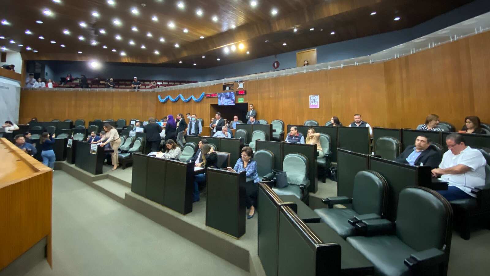 Los legisladores destacan que García no ha logrado entablar un diálogo franco y abierto.