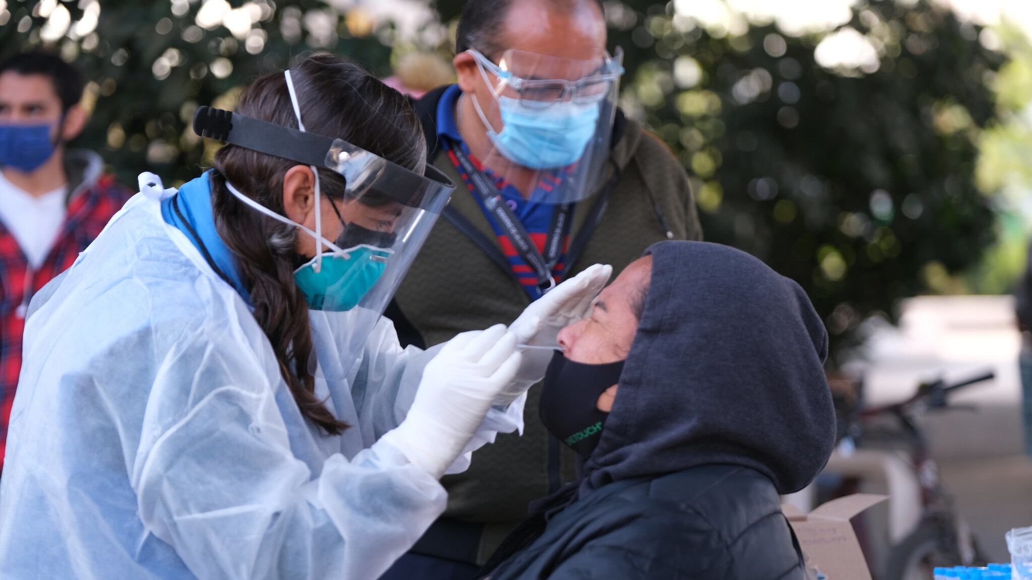 Autoridades siguen realizando pruebas aleatorias para detectar contagios entre los profesores.