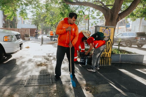 Retiran cuatro toneladas de residuos en López Cotilla; continuarán trabajos en GDL