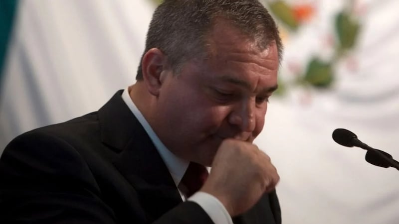 Detienen a Eduardo “N”, exservidor público, por desvíos vinculados a Genaro García Luna