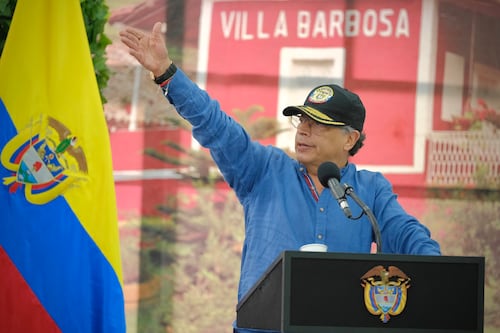 “Dejen de inmediato ese país”: Petro pide a colombianos que se vayan de Estados Unidos