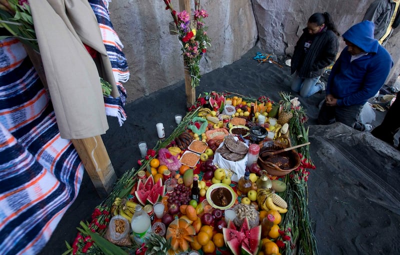 Volcán-Popocatépetl-mexicano-rinde-culto