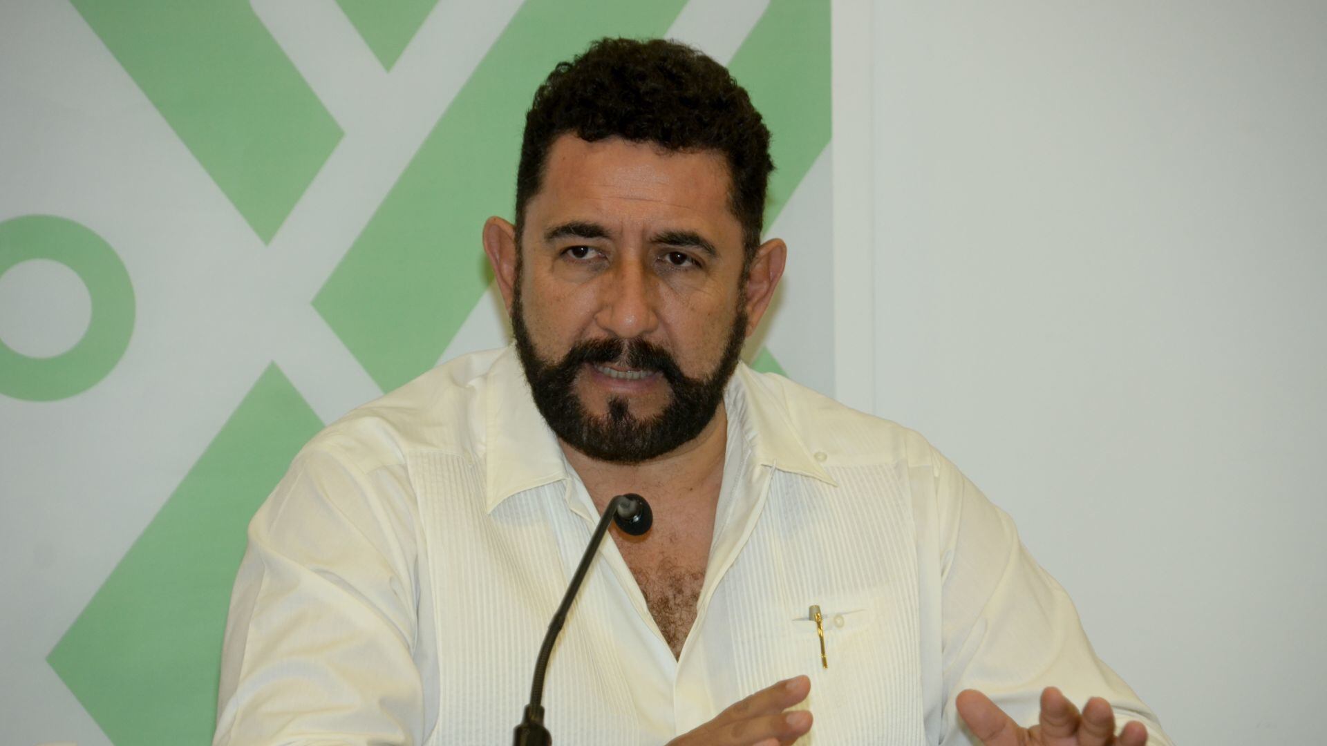 Ulises Lara consigue título de Derecho en un día