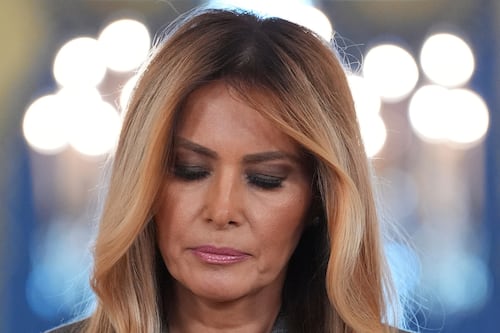 Revelan el contenido del correo de Melania Trump a Ghislaine Maxwell tras polémica por caso Epstein